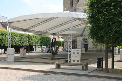 Bild vergrößern: Vorbereitungen zum Public Viewing auf dem Kirchplatz