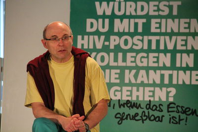 Bild vergrößern: Gefühlsecht - Heinz Diedenhofen im Theatersück zur Prävention von AIDS